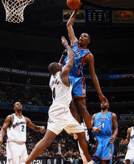 欧冠之夜法国海外球员表现：萨利巴尝试后腰，乌帕决定性（欧冠之夜法国留洋球员速览：萨利巴客串后腰，乌帕关键一击）