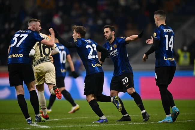 半场战报：西班牙人0-0塞维利亚（半场哨响：西班牙人与塞维利亚暂时0-0）