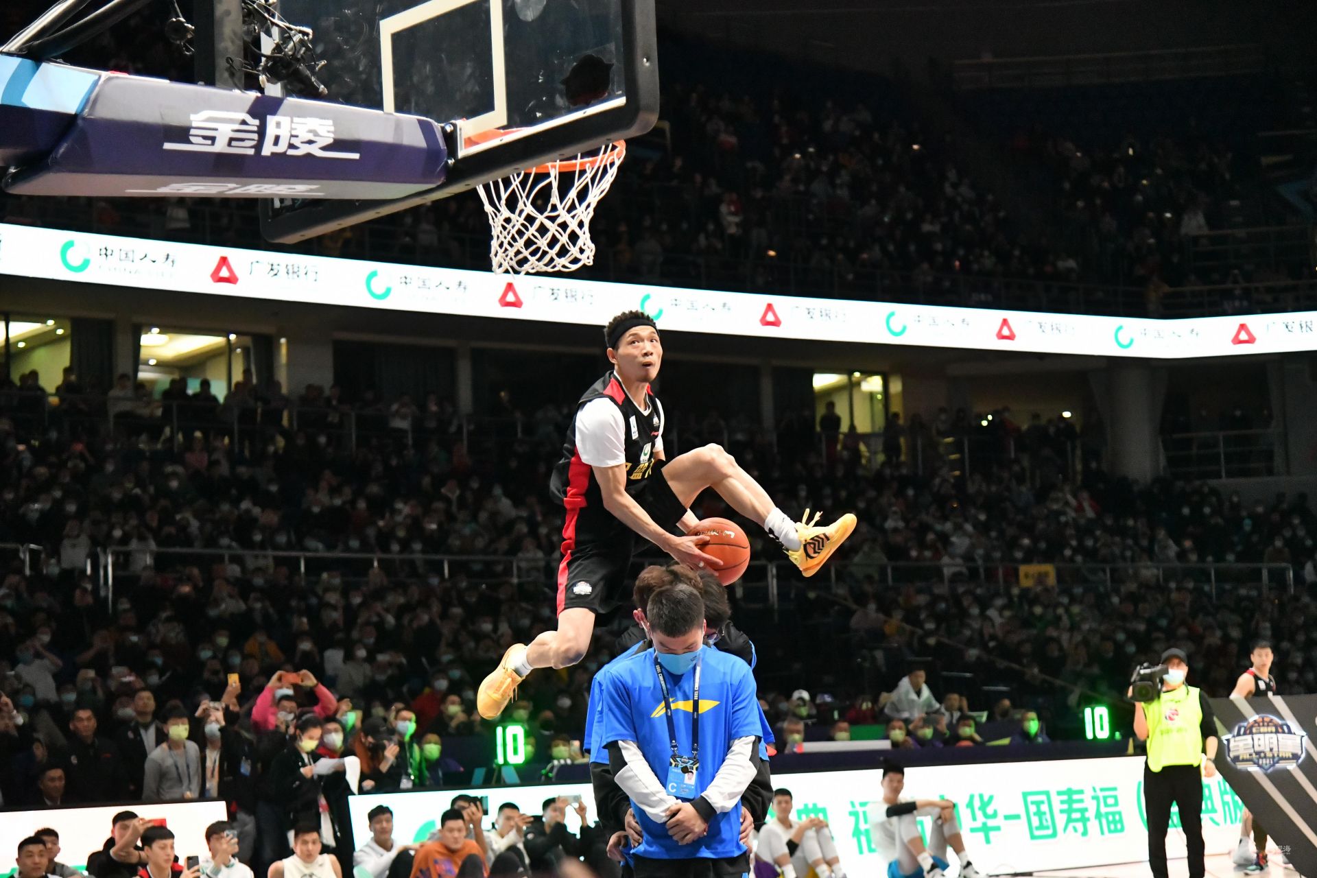 久保建英：赢巴西后俱乐部队友开玩笑问我赢球是不是纯属意外（久保建英：战胜巴西后，俱乐部队友打趣问这场胜利是否只是偶然）