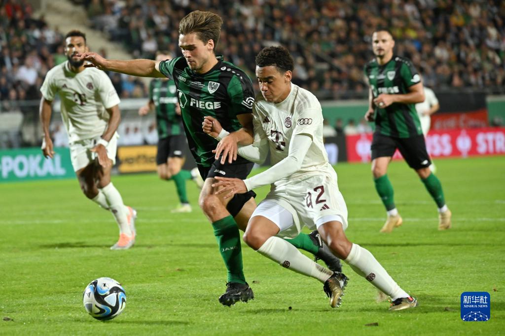 不敌药厂，曼城上次欧冠首阶段主场输球还是2018年9月（负于勒沃库森，曼城欧冠小组赛主场上次失利已是2018年9月）