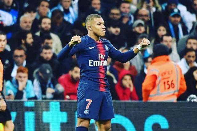 进攻失灵防守还行！斯玛特上半场4中0得分挂蛋 仅得到1板1助（进攻哑火防守在线！斯玛特半场4投全失零分，仅1篮板1助攻）