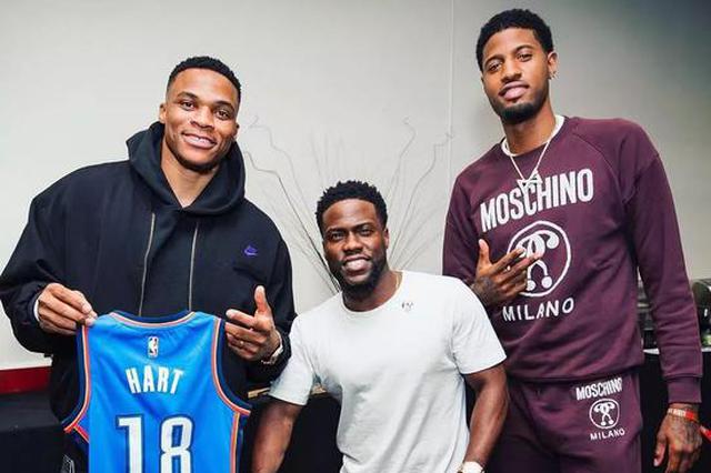 白科比？美媒对比里夫斯和科比前五个赛季数据，几乎一模一样（美媒对比里夫斯与科比生涯前五季数据：相似度惊人）