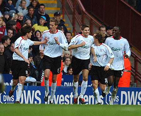 雄鹿官方：AJ·格林左肩挫伤，本场对阵76人不会回归（雄鹿官宣：AJ·格林左肩挫伤，今日战76人缺席剩余比赛）