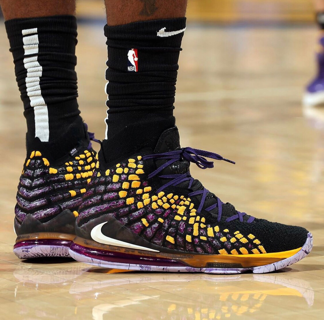 混音主帅：杨瀚森是我们的进攻枢纽，他充分利用了体型优势（混音主教练：杨瀚森是球队进攻核心，充分发挥了身材优势）