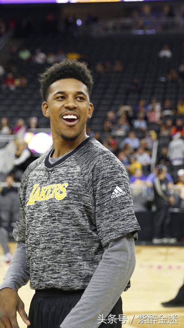 运动员简介：全面发展的篮球新星（球员档案：全能型篮球新秀）