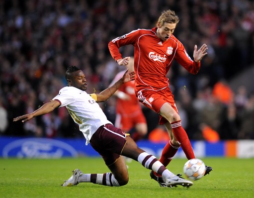 🎮KeSPA杯战报：Zeka阿卡丽超神砍13杀，HLE鏖战三局力克T1（KeSPA杯速报：Zeka阿卡丽砍下13杀，HLE三局苦战击败T1）