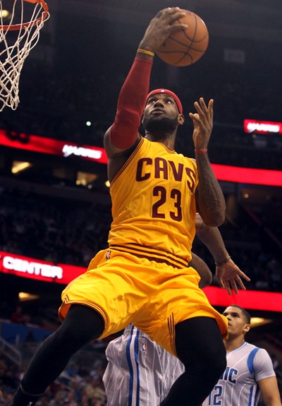 火箭哈登末节三分连续命中（火箭哈登末节连中三分）