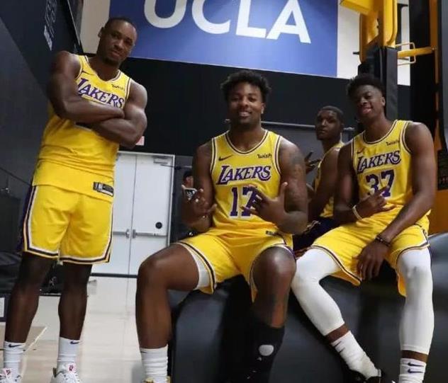 克罗斯：居莱尔和我不是同类型球员，我相信他能在皇马待很久（克罗斯：我与居莱尔球风各异，但看好他在皇马长期立足）