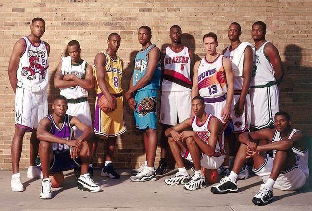 不理想！班凯罗半场6中2拿到7分2断 正负值-5（班凯罗半场低迷：6投2中仅7分2抢断，正负值-5）