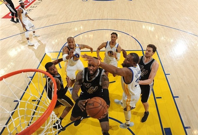 邮报：奥纳纳和埃托奥长期有矛盾；姆伯莫预计是喀麦隆新队长（报道：奥纳纳与埃托奥积怨已久，姆伯莫有望出任喀麦隆新队长）