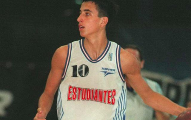 皇马在国家德比后失利，阿隆索面临下课危机，巴萨趁机领跑，西甲争冠形势严峻。（国家德比失利令皇马受挫，阿隆索帅位告急，巴萨乘势领跑，西甲争冠风云突变）