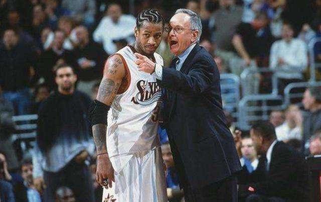 热闻｜达洛特破门，曼联1-1平西汉姆联反超利物浦升英超第八（快讯：达洛特建功，曼联1-1战平西汉姆，力压利物浦升至英超第八）