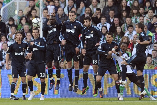 本菲卡欧冠出局将致穆里尼奥冬窗零引援（本菲卡欧冠折戟，穆里尼奥冬窗将无引援）