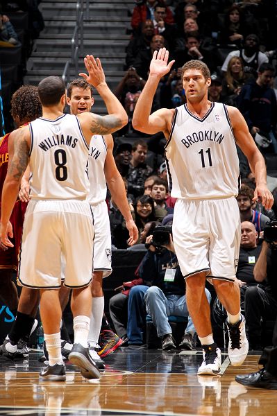 追光丨“第十二人”的热爱，让三十一年的坚守更有意义（追光丨“第十二人”用热爱点亮三十一年的坚守）